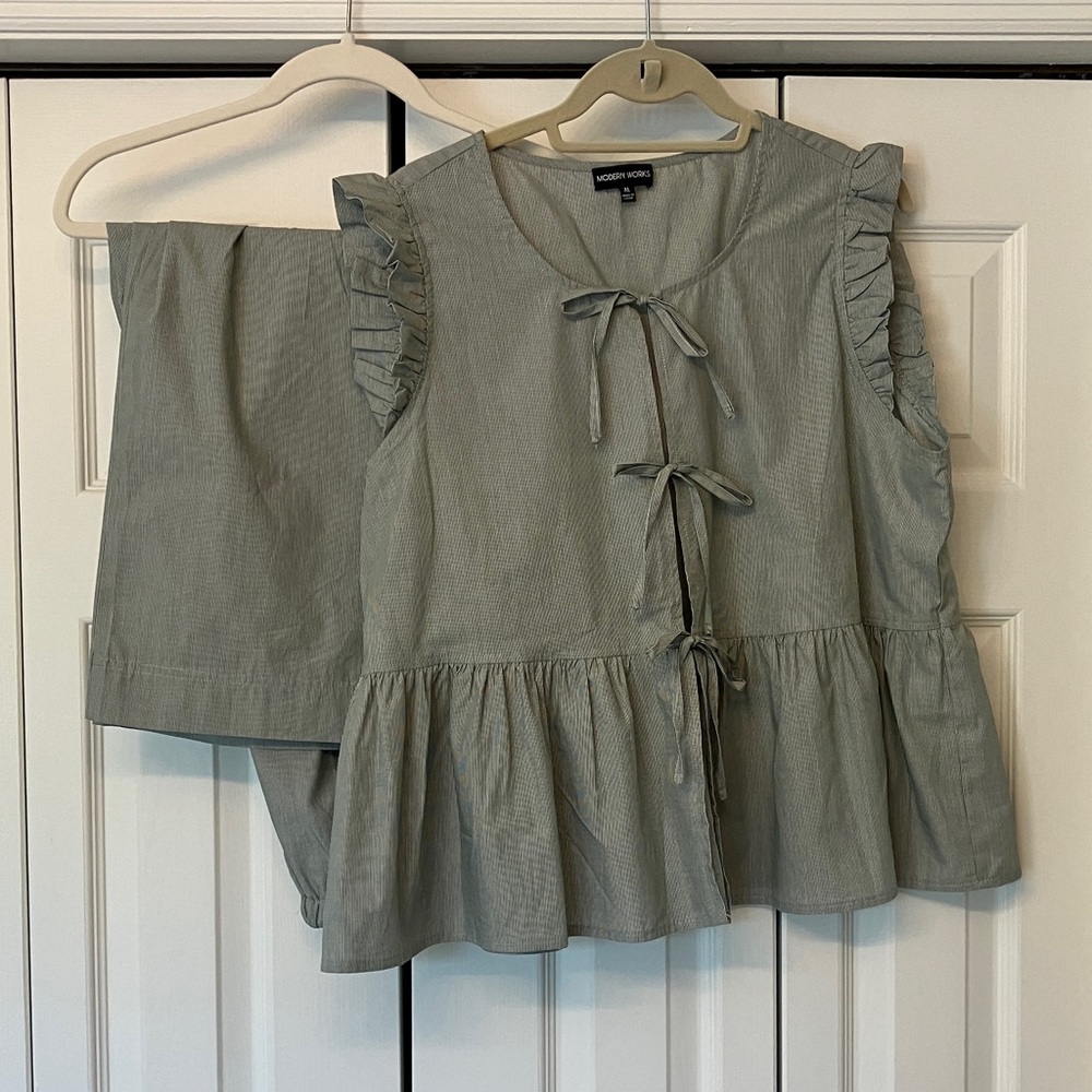 Modern Works Gray Striped Ruffle Tie-Front Blouse and Pants Set XL